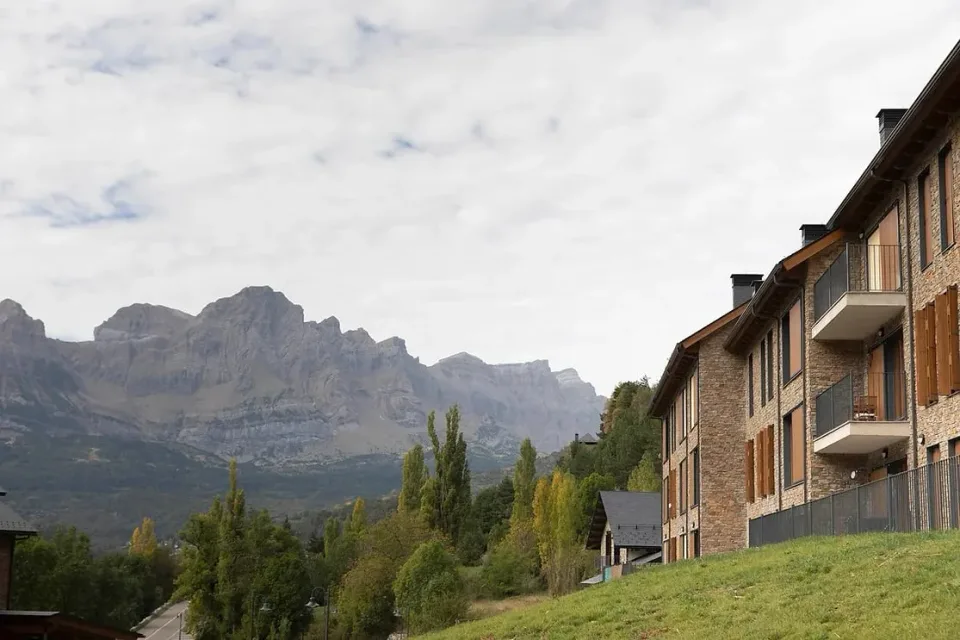 Mountains and surroundings. A view of the exterior, gardens and mountains surrounding Sueños del Garmo.