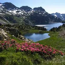 Valle de Tena: una Tierra de Impresionantes Ibones